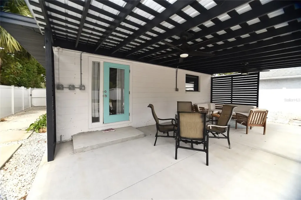 8042 36th Avenue N St Petersburg FL 33710