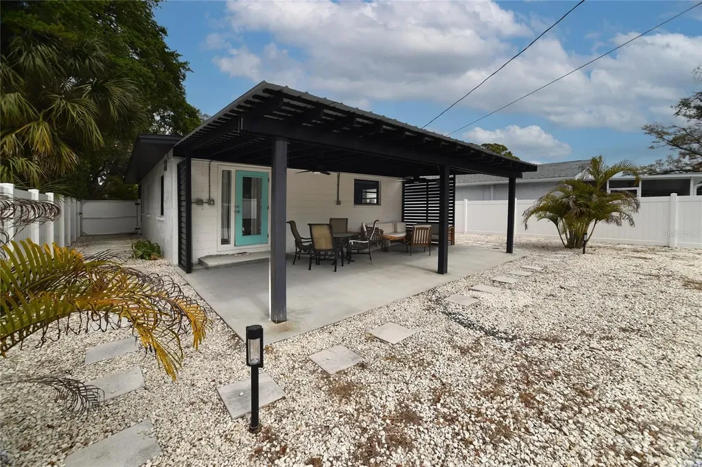 8042 36th Avenue N St Petersburg FL 33710