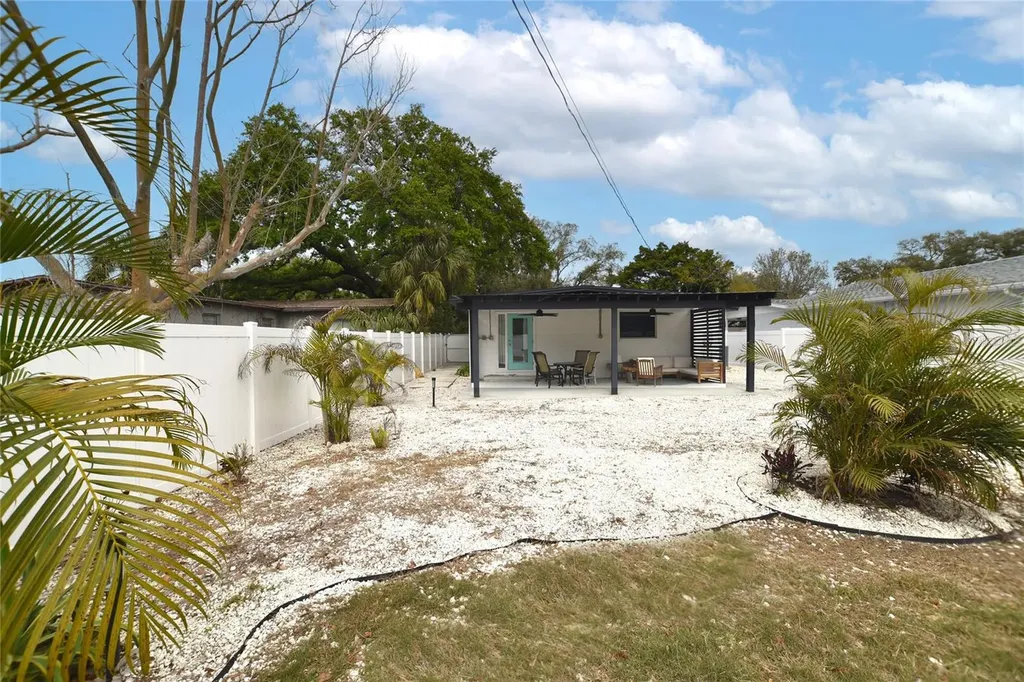 8042 36th Avenue N St Petersburg FL 33710