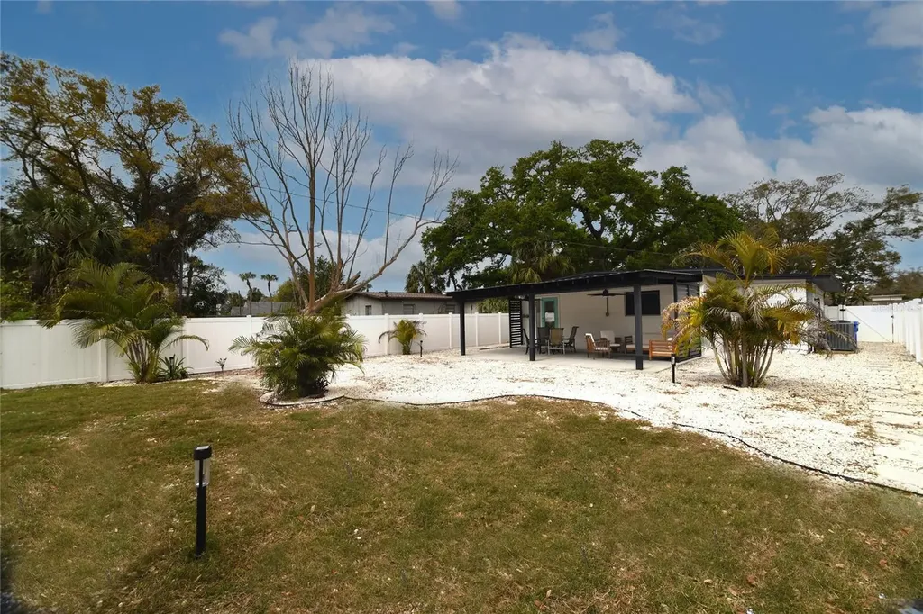 8042 36th Avenue N St Petersburg FL 33710