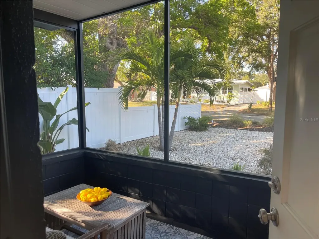 8042 36th Avenue N St Petersburg FL 33710