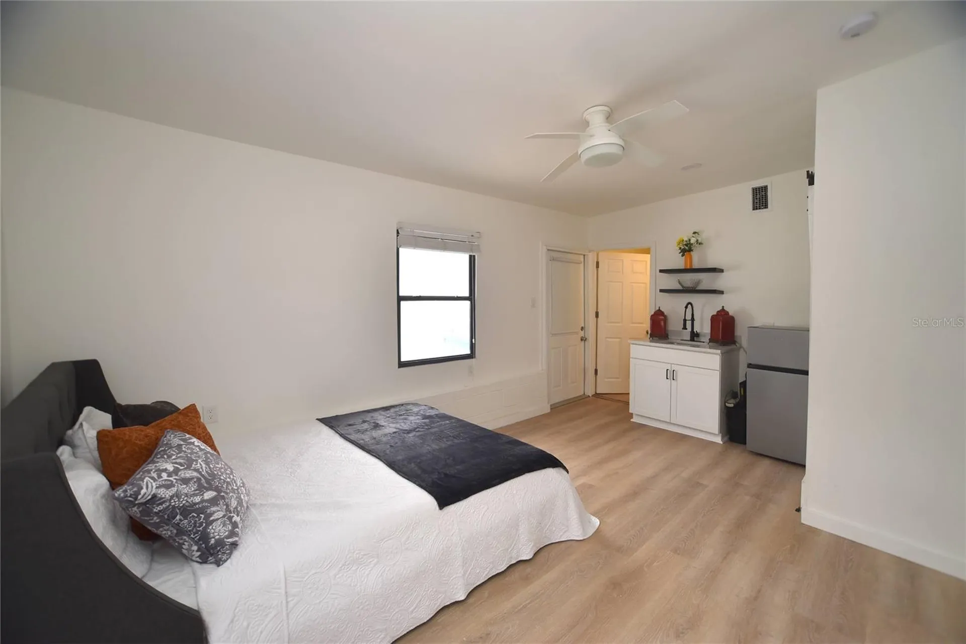 8042 36th Avenue N St Petersburg FL 33710