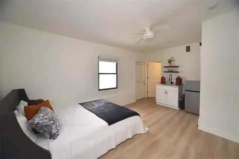 8042 36th Avenue N St Petersburg FL 33710