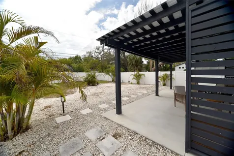 8042 36th Avenue N St Petersburg FL 33710