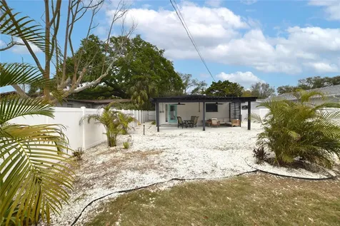 8042 36th Avenue N St Petersburg FL 33710