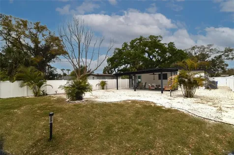 8042 36th Avenue N St Petersburg FL 33710