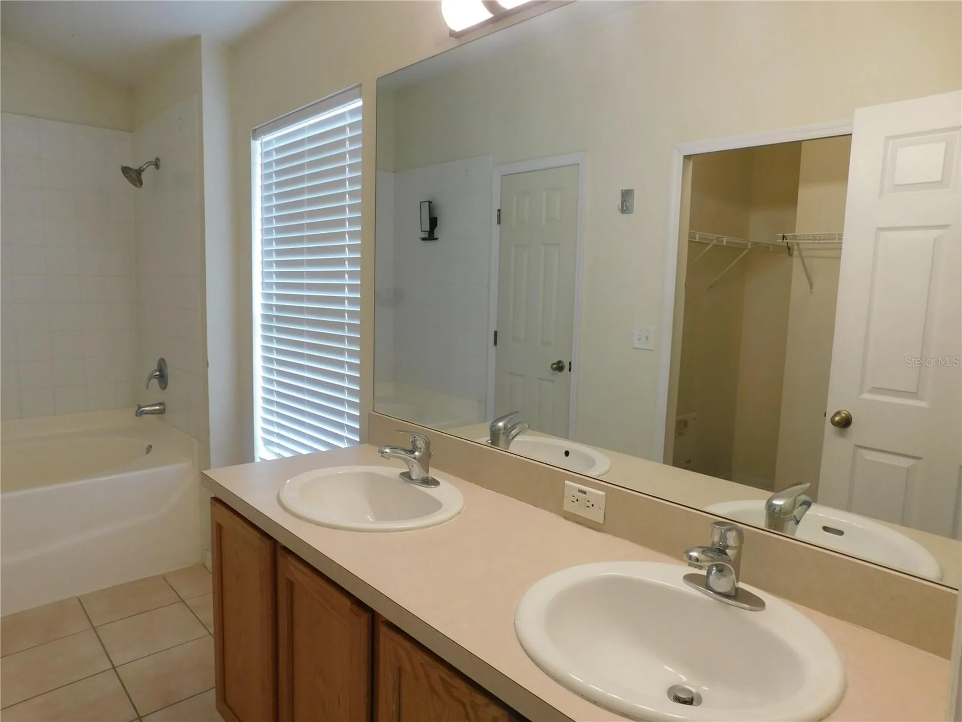 5196 6th Way N St Petersburg FL 33703