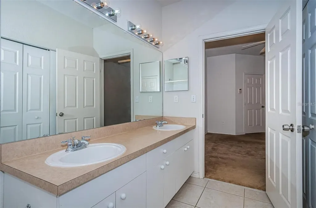 4305 Bayside Village Drive Tampa FL 33615