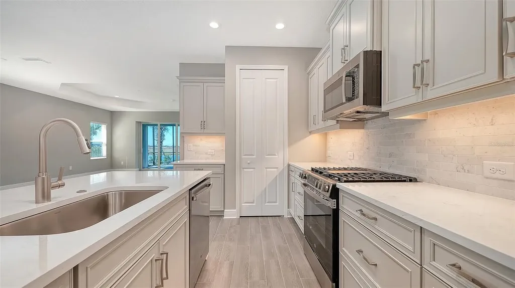 2118 Sylvester Palm Lane Bradenton FL 34212