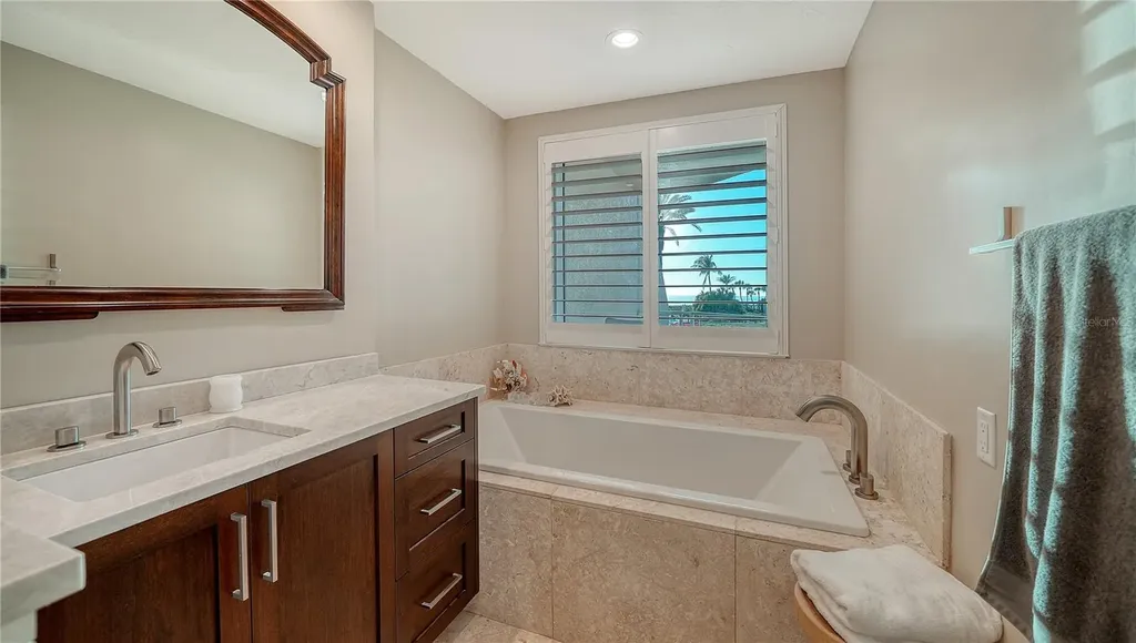 2165 Gulf Of Mexico Drive Longboat Key FL 34228