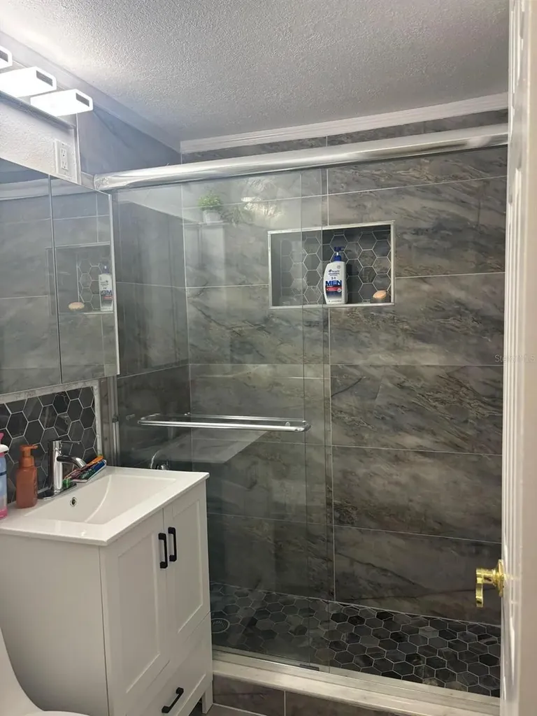 6005 W Clifton Street Tampa FL 33634