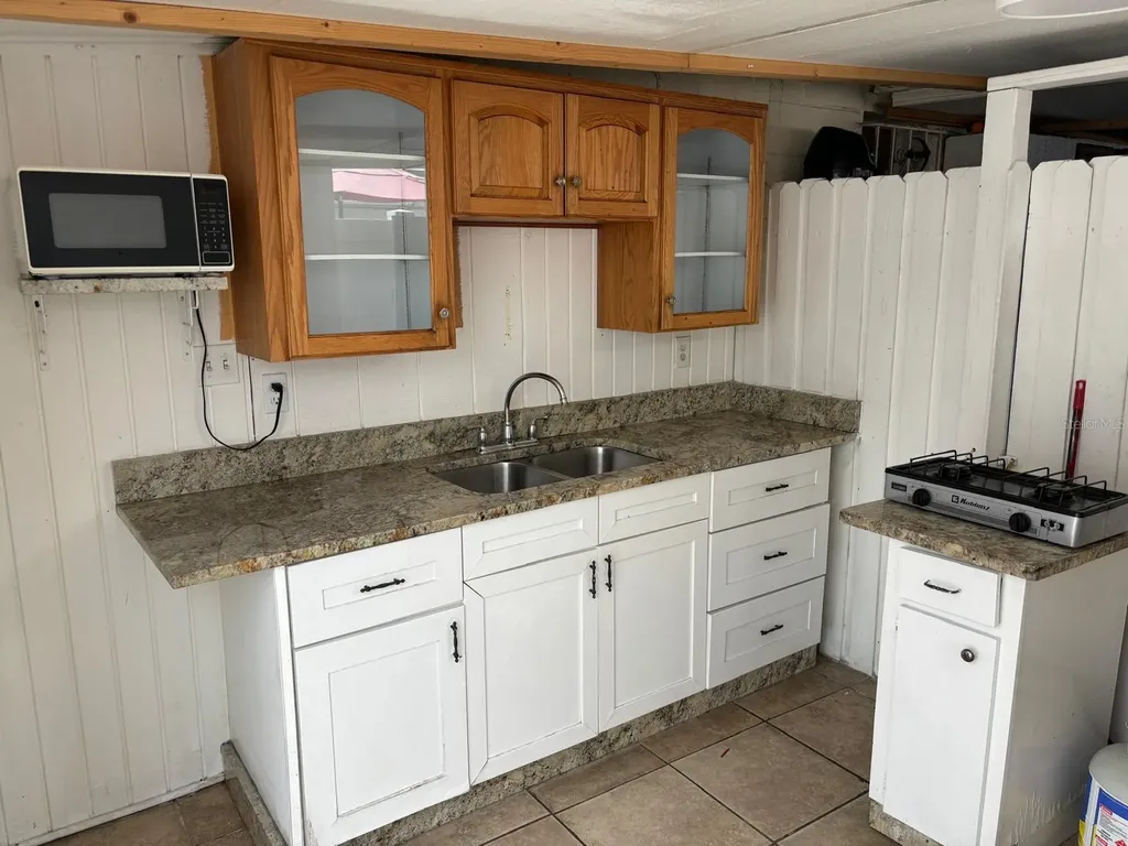 6005 W Clifton Street Tampa FL 33634