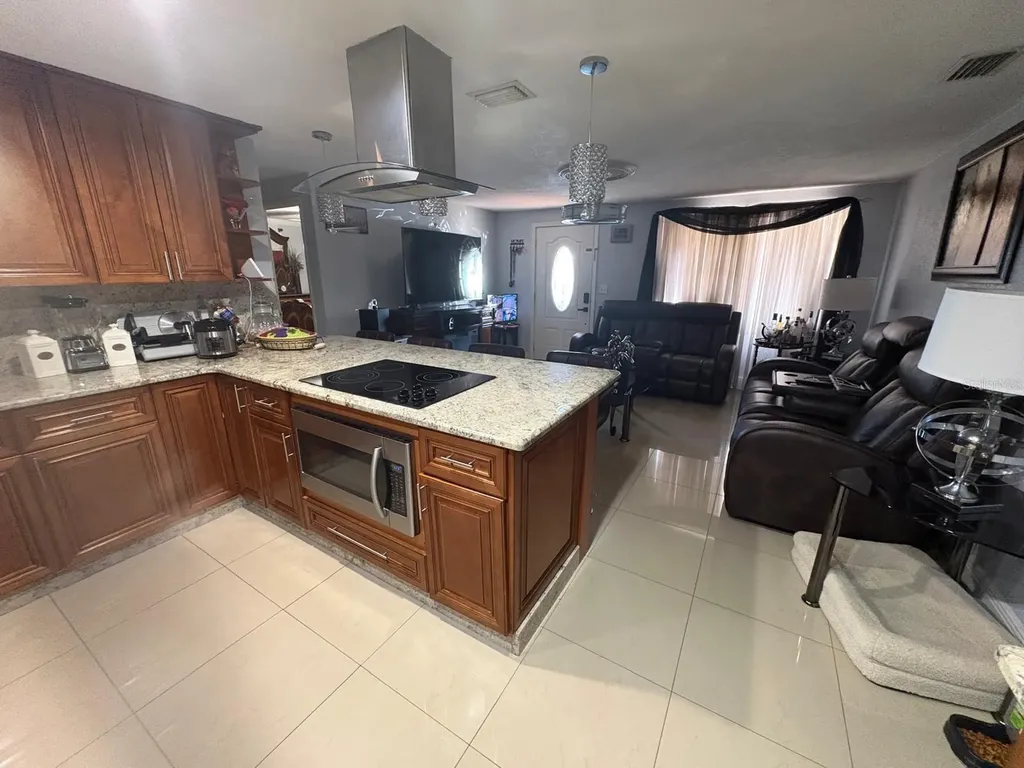 6005 W Clifton Street Tampa FL 33634