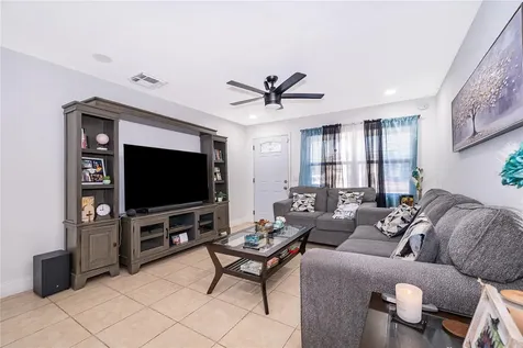 10 E Celeste Street Apopka FL 32703