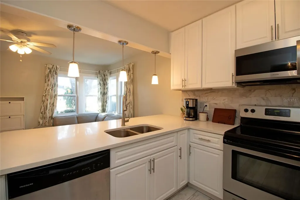 1547 35th Avenue N St Petersburg FL 33704