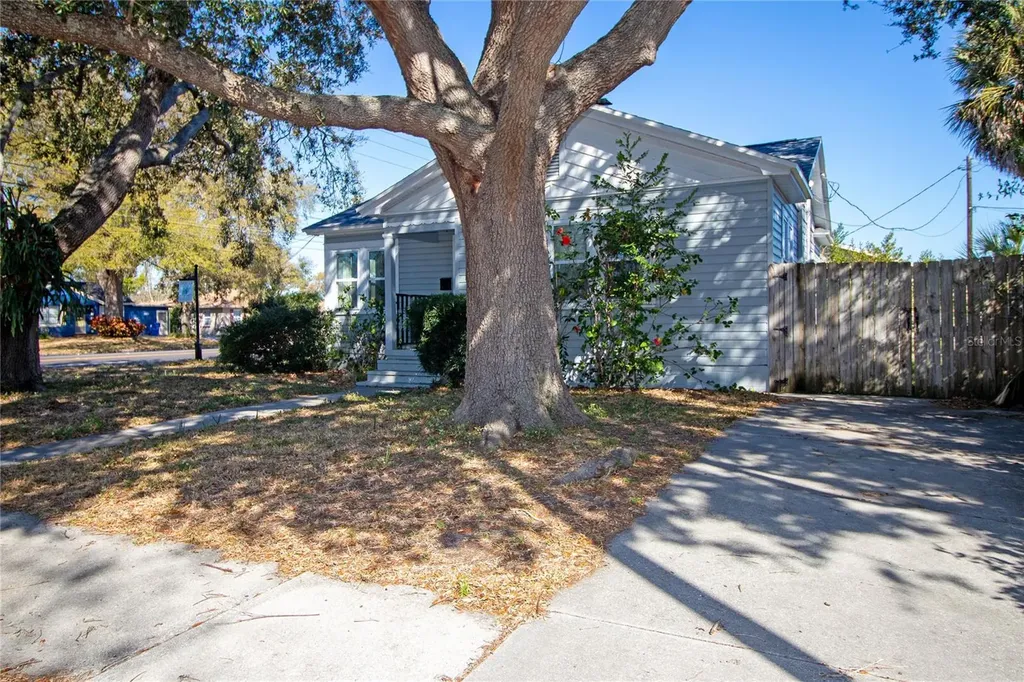 1547 35th Avenue N St Petersburg FL 33704