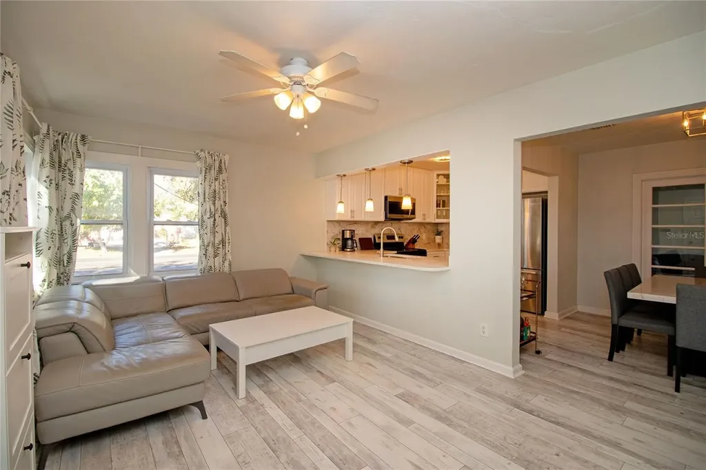 1547 35th Avenue N St Petersburg FL 33704