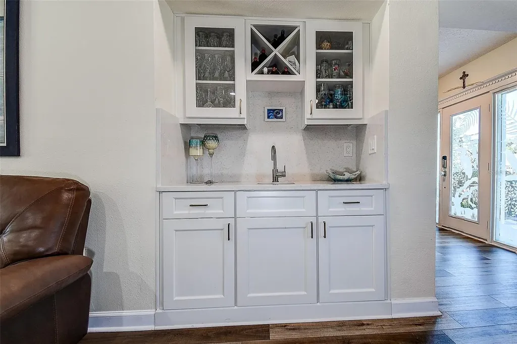 1607 Gulf Road Tarpon Springs FL 34689