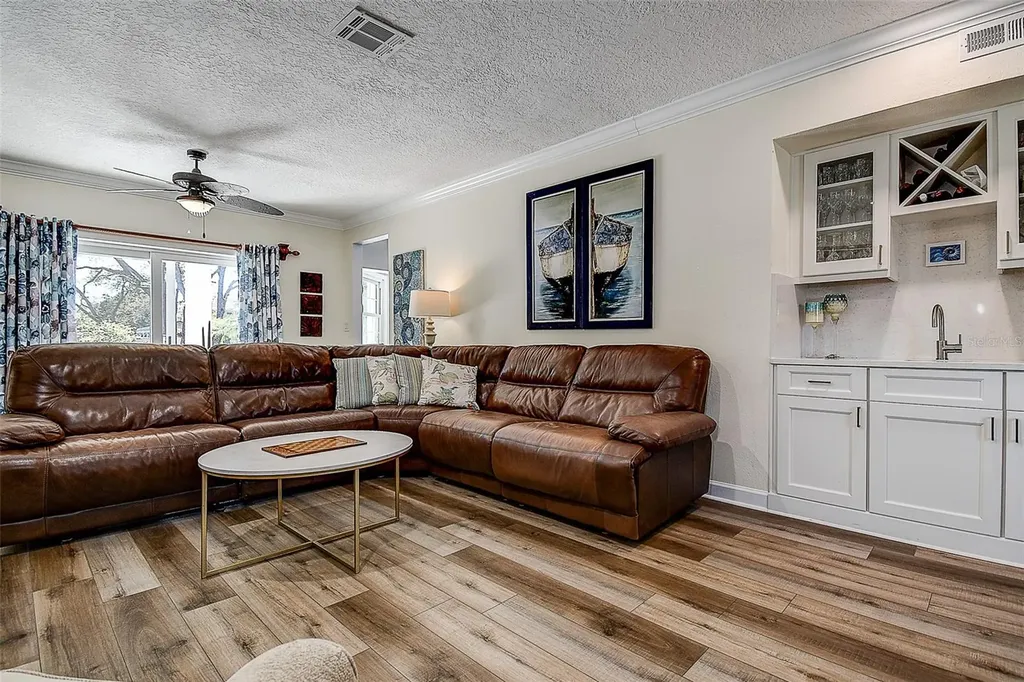 1607 Gulf Road Tarpon Springs FL 34689