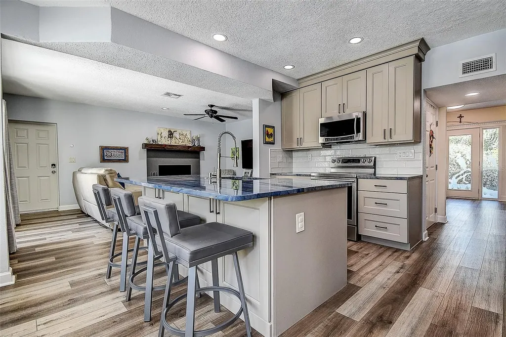 1607 Gulf Road Tarpon Springs FL 34689
