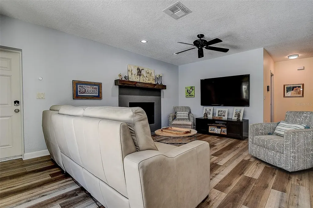 1607 Gulf Road Tarpon Springs FL 34689