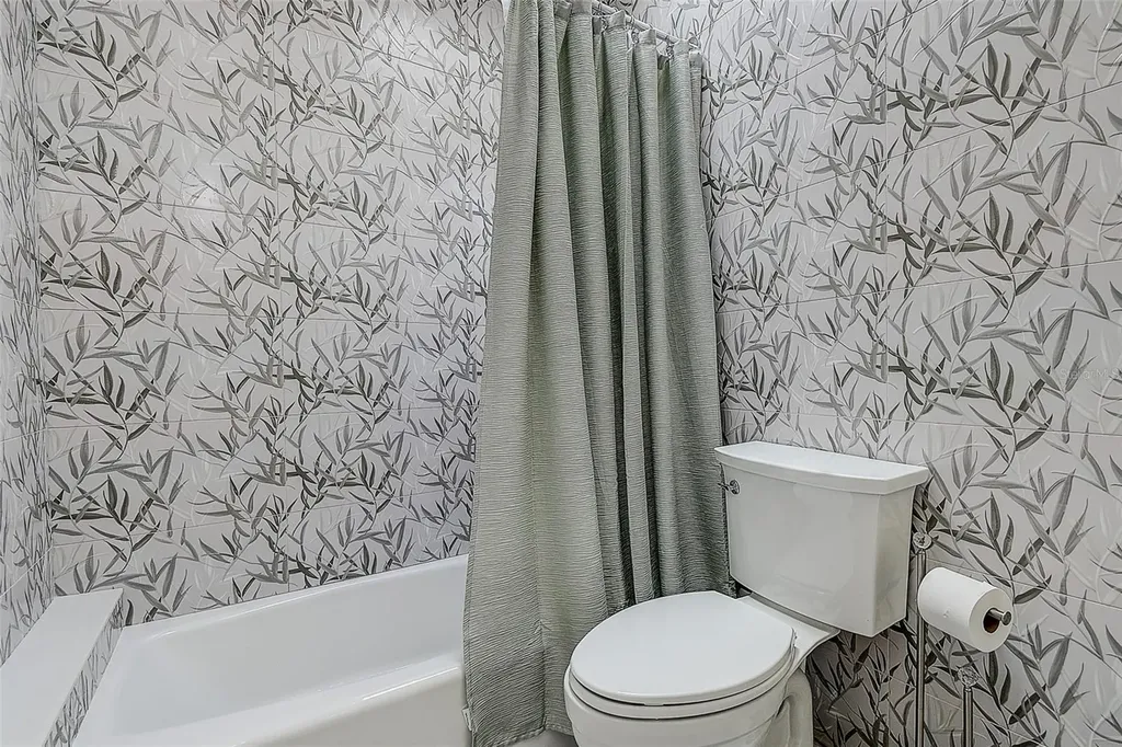 1607 Gulf Road Tarpon Springs FL 34689