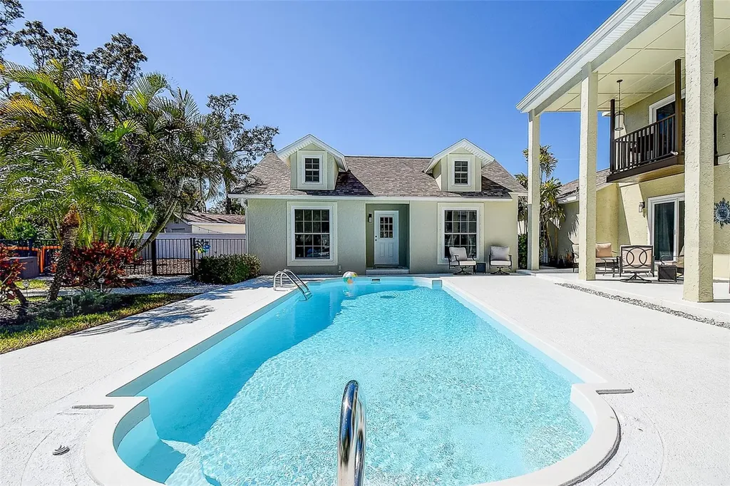 1607 Gulf Road Tarpon Springs FL 34689