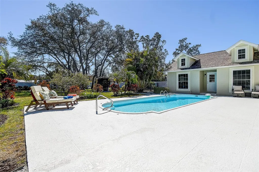 1607 Gulf Road Tarpon Springs FL 34689