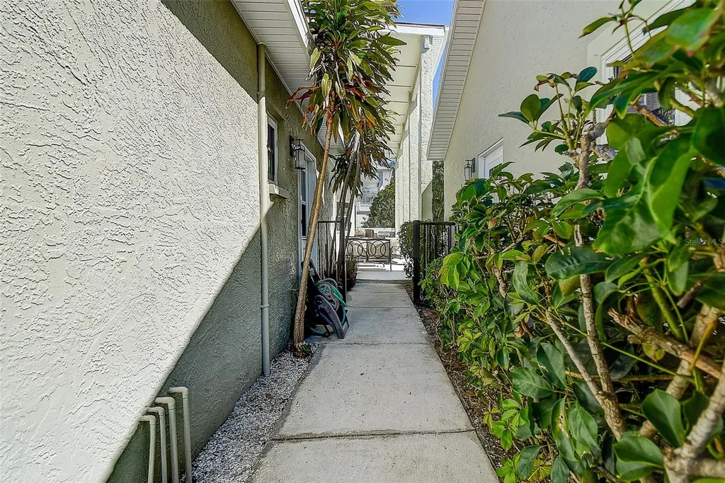 1607 Gulf Road Tarpon Springs FL 34689
