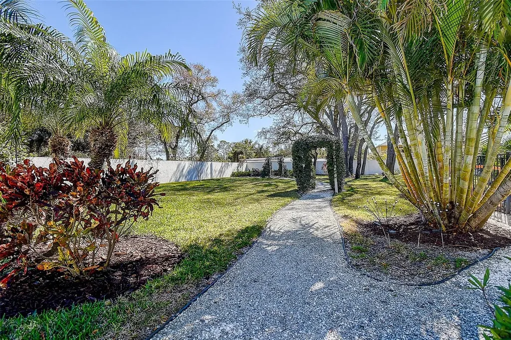 1607 Gulf Road Tarpon Springs FL 34689