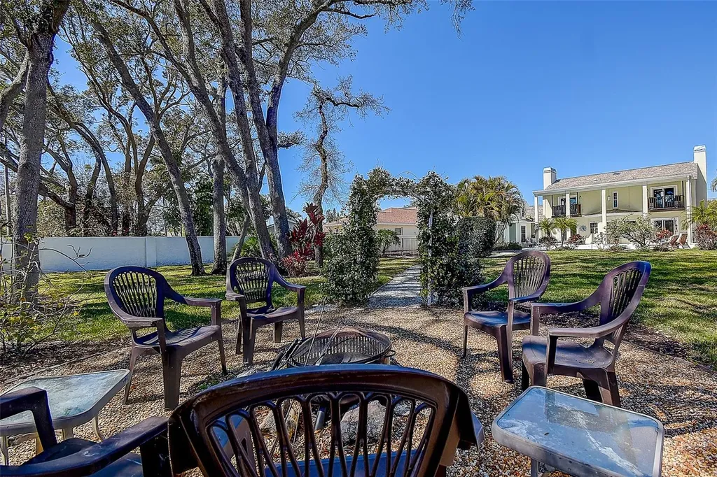 1607 Gulf Road Tarpon Springs FL 34689