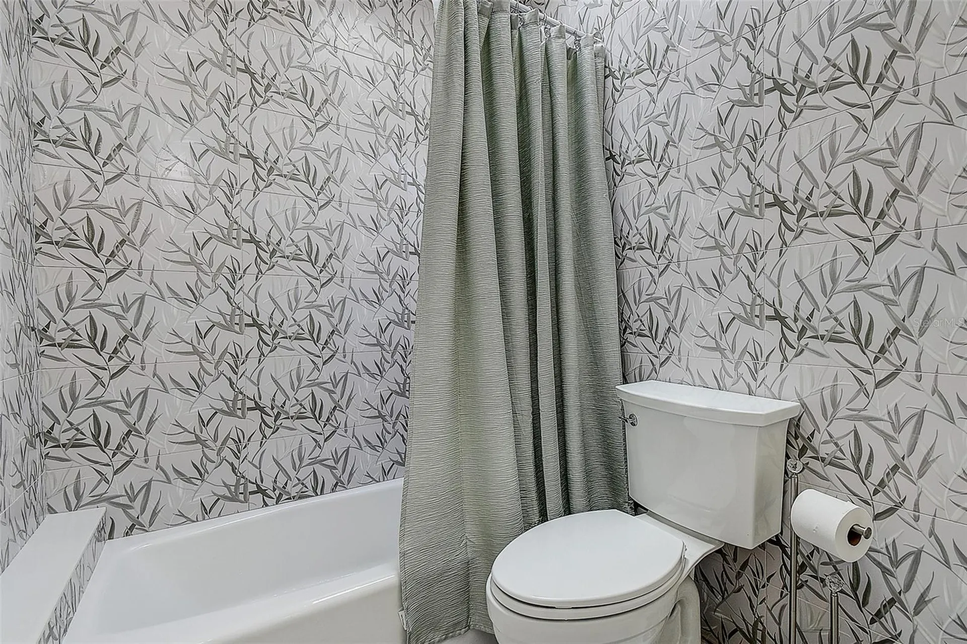 1607 Gulf Road Tarpon Springs FL 34689