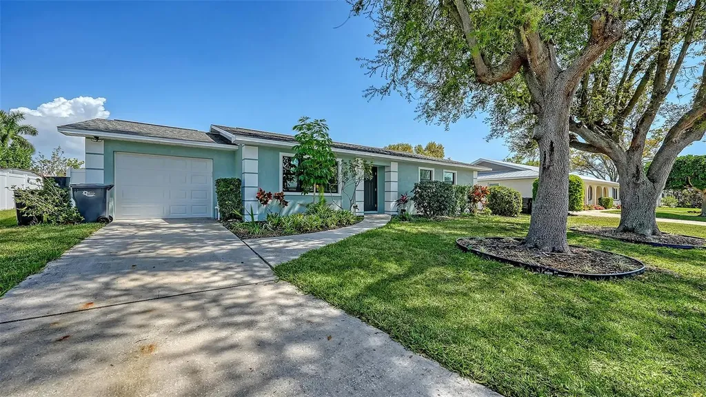 923 69th Street NW Bradenton FL 34209