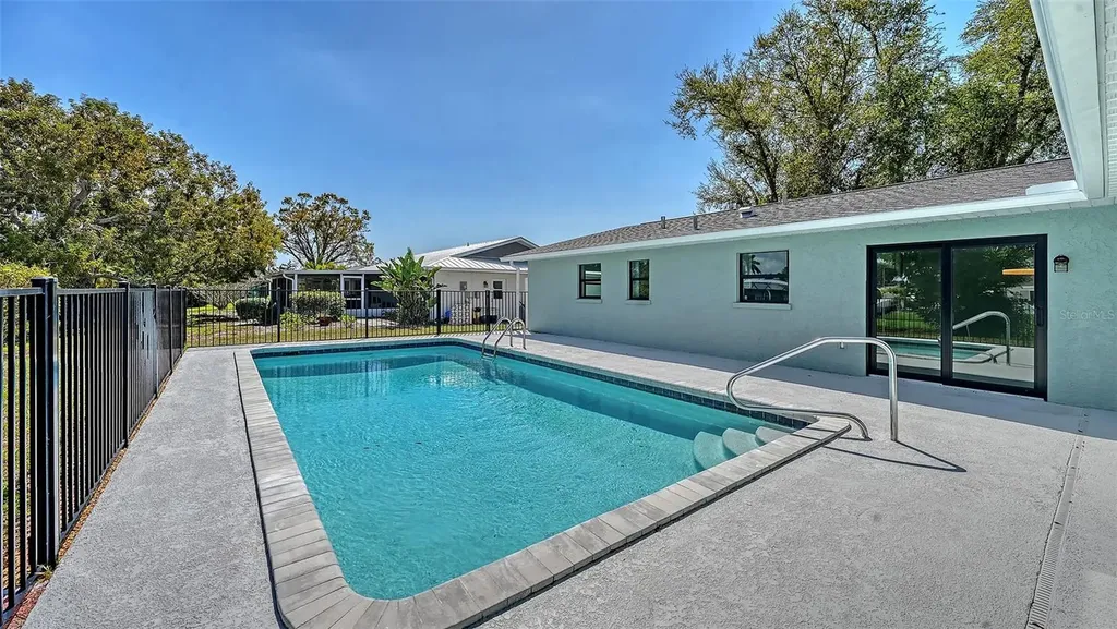 923 69th Street NW Bradenton FL 34209