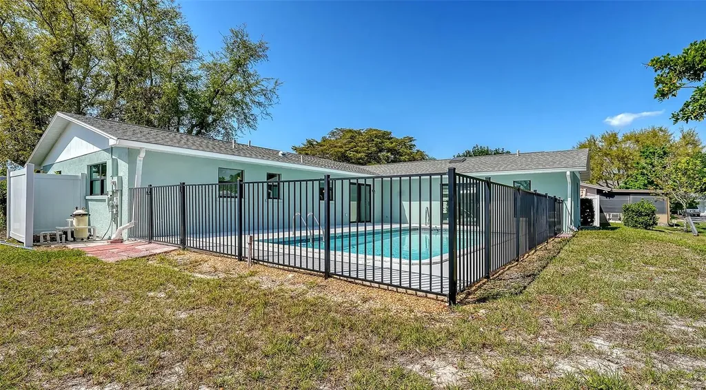 923 69th Street NW Bradenton FL 34209