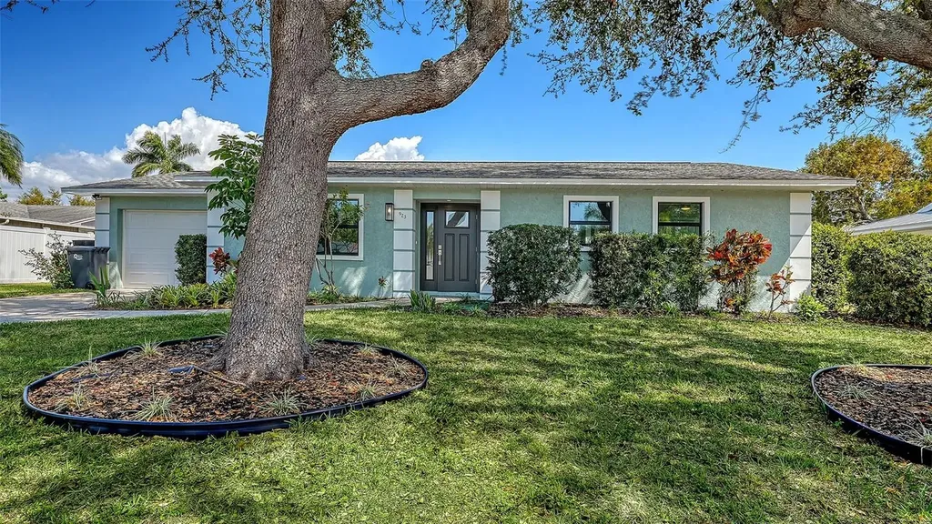 923 69th Street NW Bradenton FL 34209