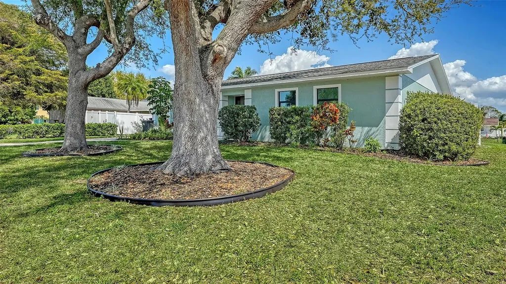 923 69th Street NW Bradenton FL 34209