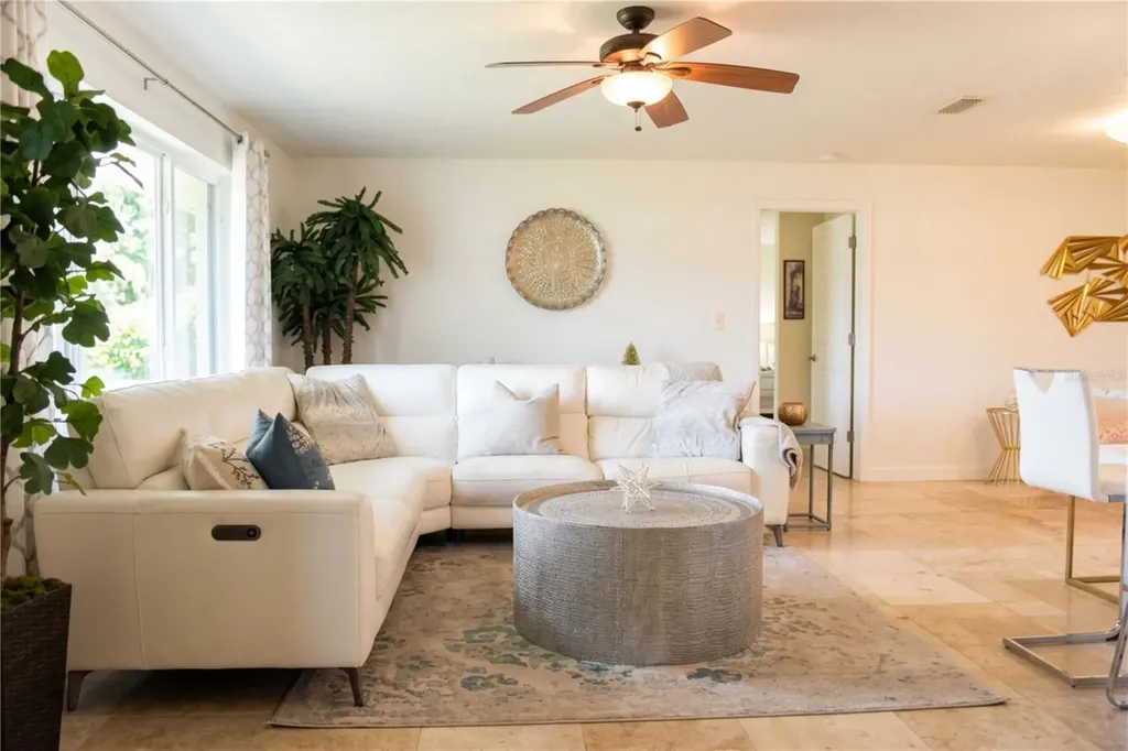 3998 22nd Avenue N St Petersburg FL 33713