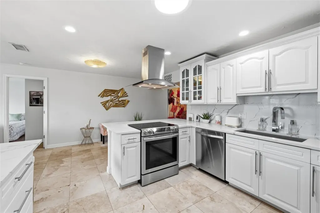 3998 22nd Avenue N St Petersburg FL 33713