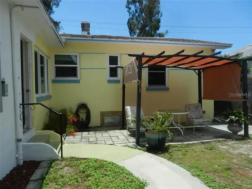 1461 28th Avenue N St Petersburg FL 33704