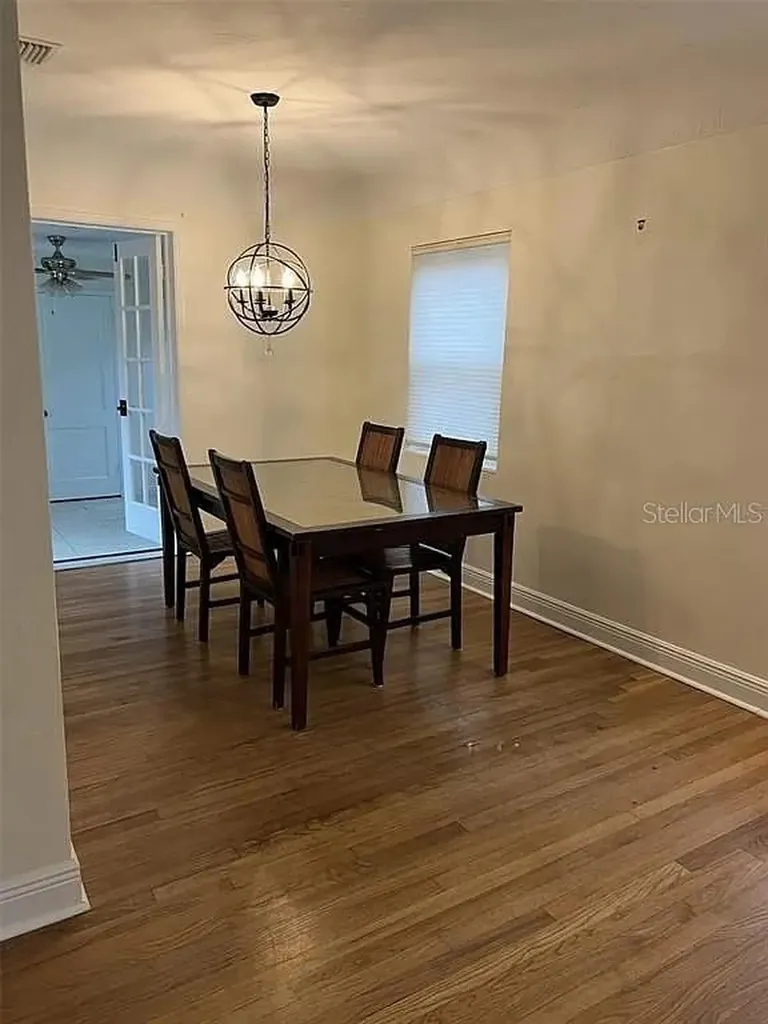 1461 28th Avenue N St Petersburg FL 33704