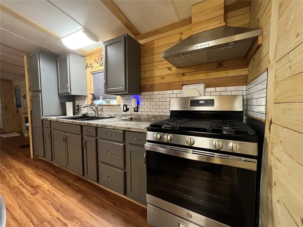 124 W Parker Avenue Bushnell FL 33513
