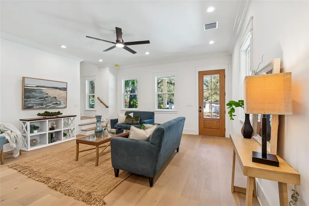 1709 E Henry Avenue Tampa FL 33610