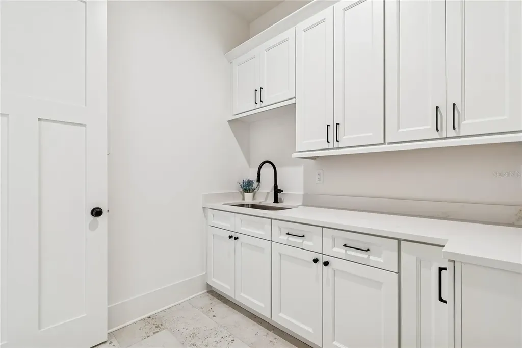 1709 E Henry Avenue Tampa FL 33610