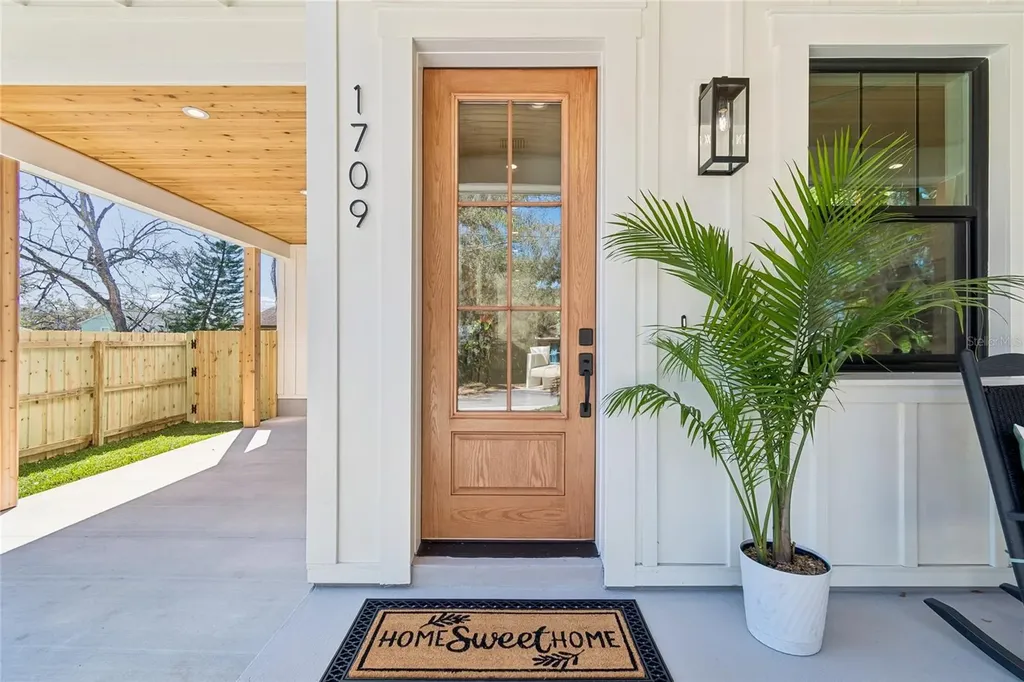 1709 E Henry Avenue Tampa FL 33610