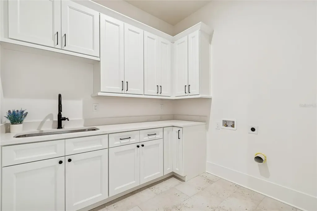 1709 E Henry Avenue Tampa FL 33610