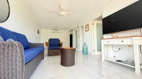 37 Ave. Isla Verde Carolina PR 00979