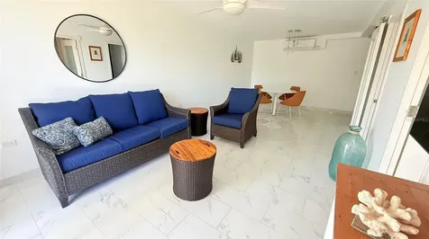 37 Ave. Isla Verde Carolina PR 00979