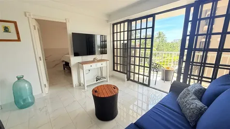 37 Ave. Isla Verde Carolina PR 00979