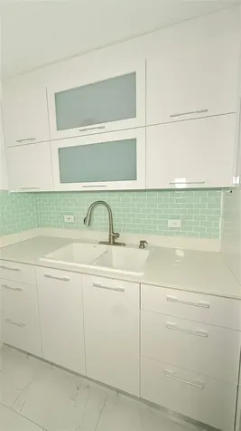 37 Ave. Isla Verde Carolina PR 00979